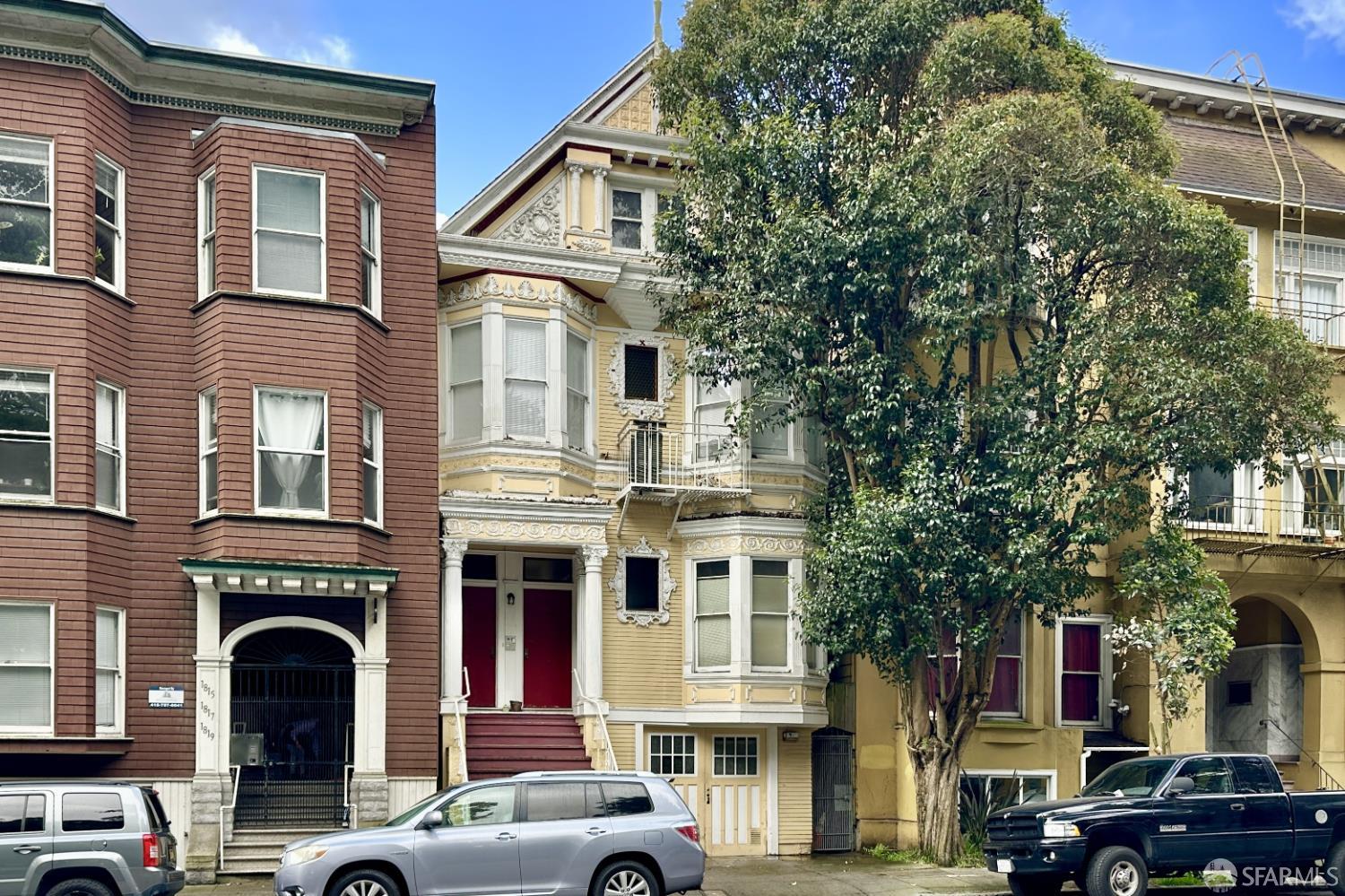 1821-1823 Oak Street