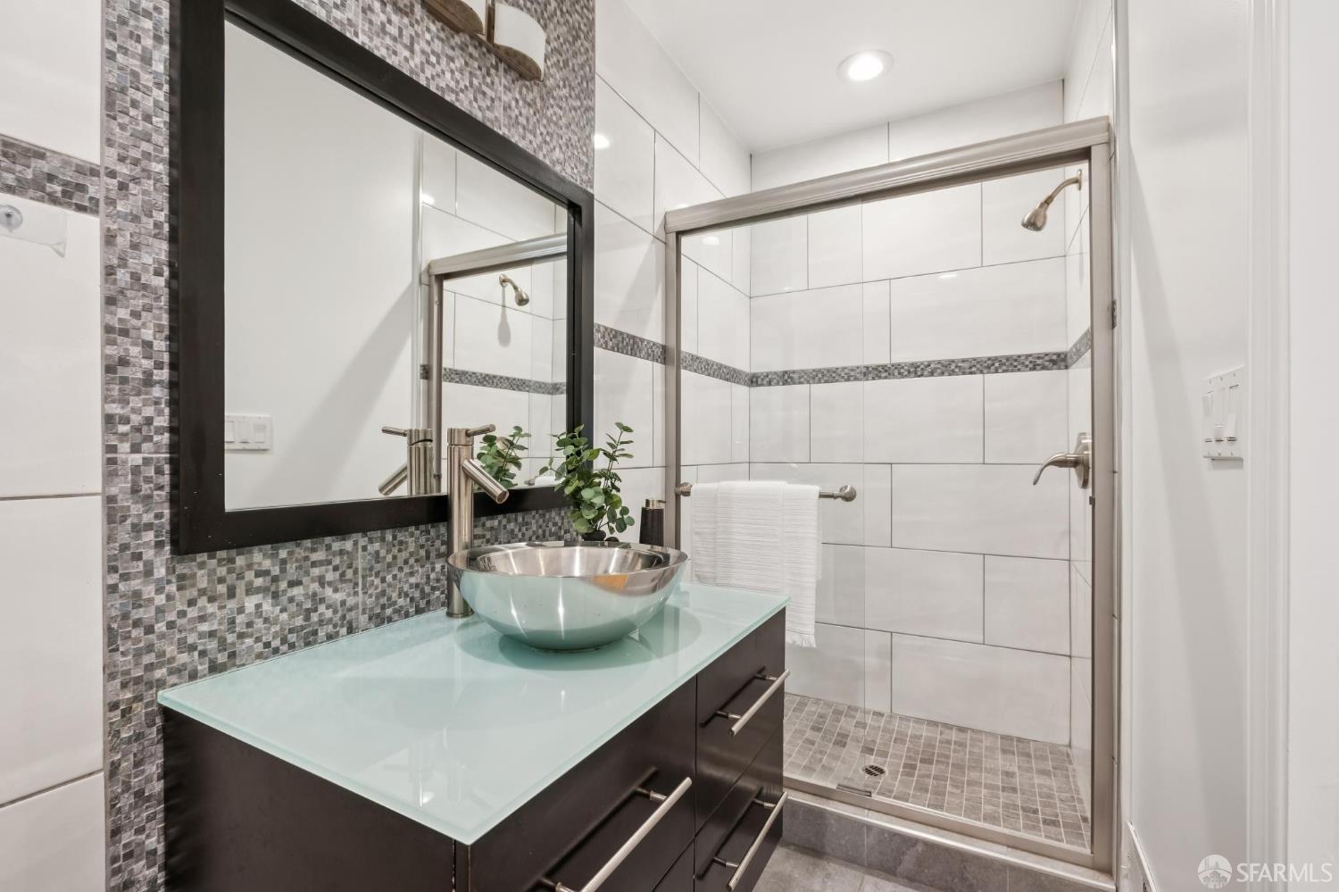 Photo #6: 426132552 Listing: Photo #6