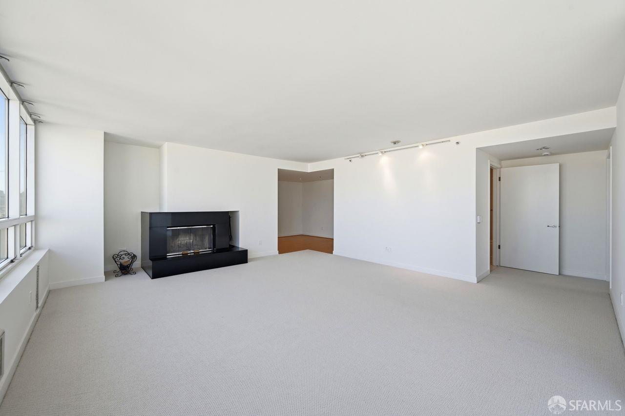 Photo #8: 426107911 Listing: Photo #8