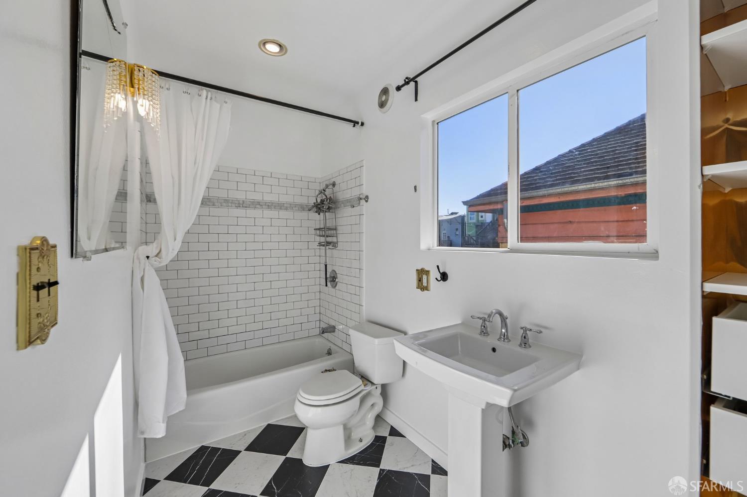 Photo #8: 426132960 Listing: Photo #8