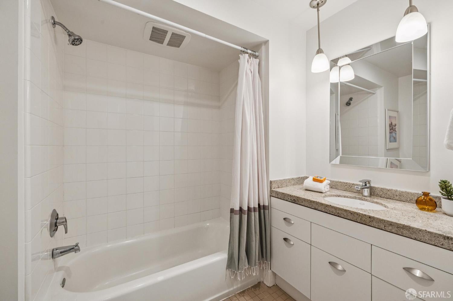 Photo #35: 426133384 Listing: Photo #35