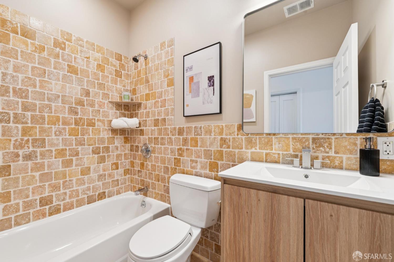 Photo #22: 426133604 Listing: Photo #22