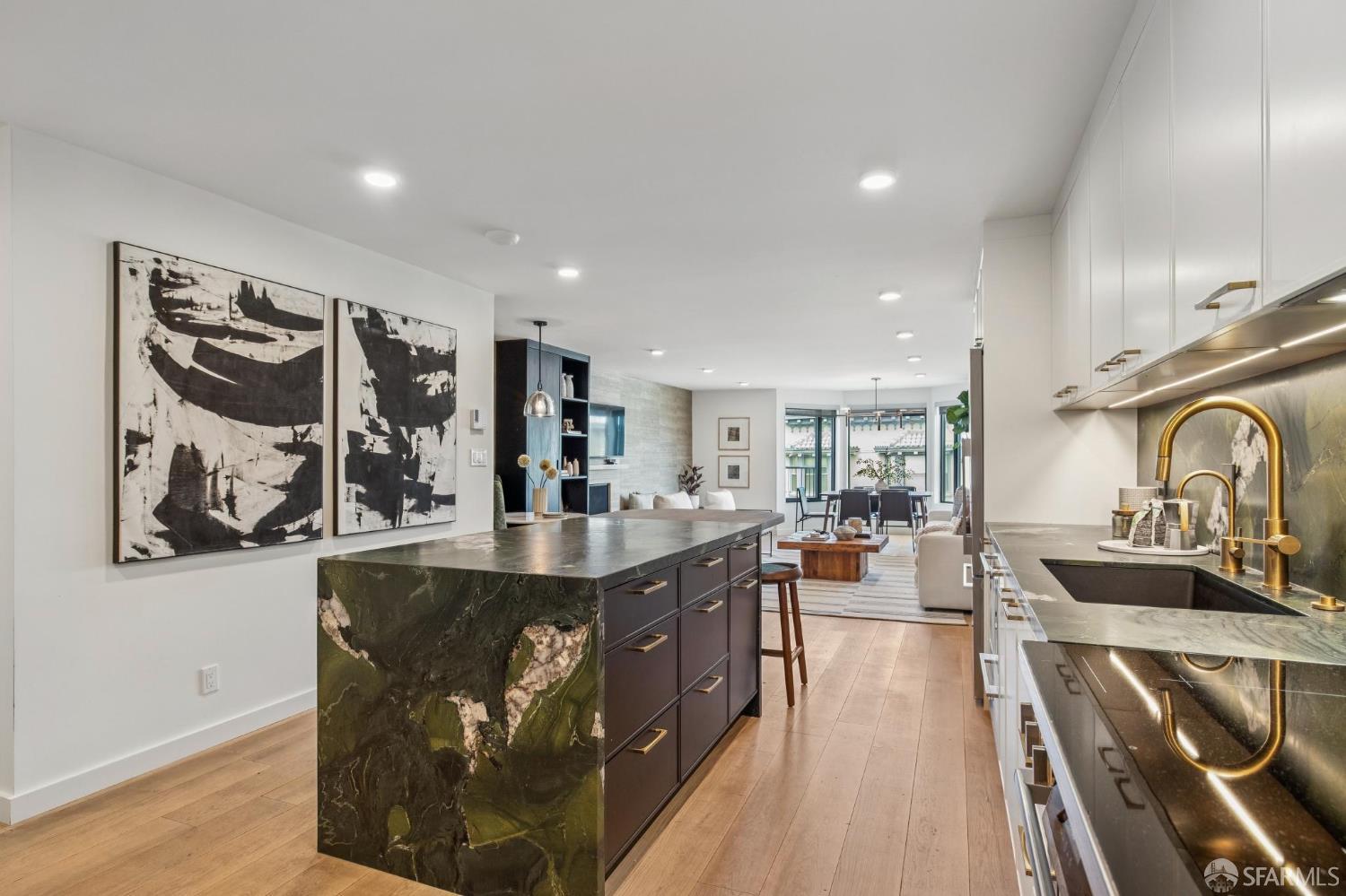 Photo #5: 426133971 Listing: Photo #5