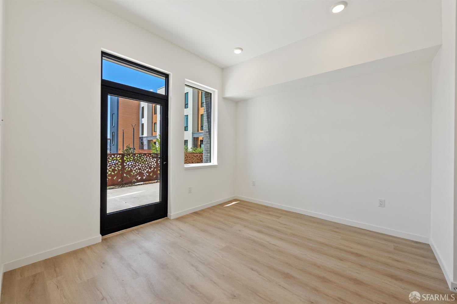 Photo #4: 426113170 Listing: Photo #4
