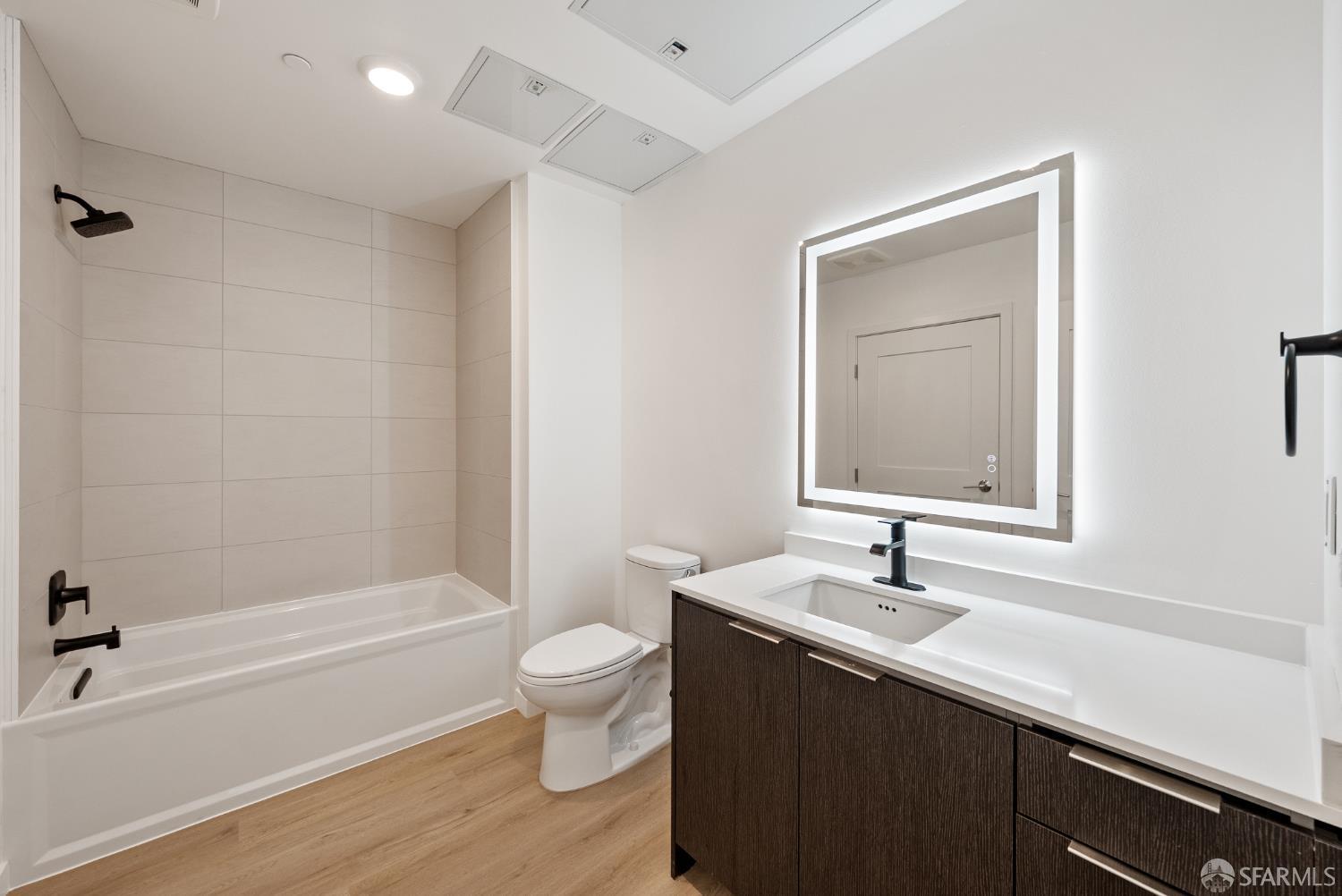 Photo #8: 426113170 Listing: Photo #8