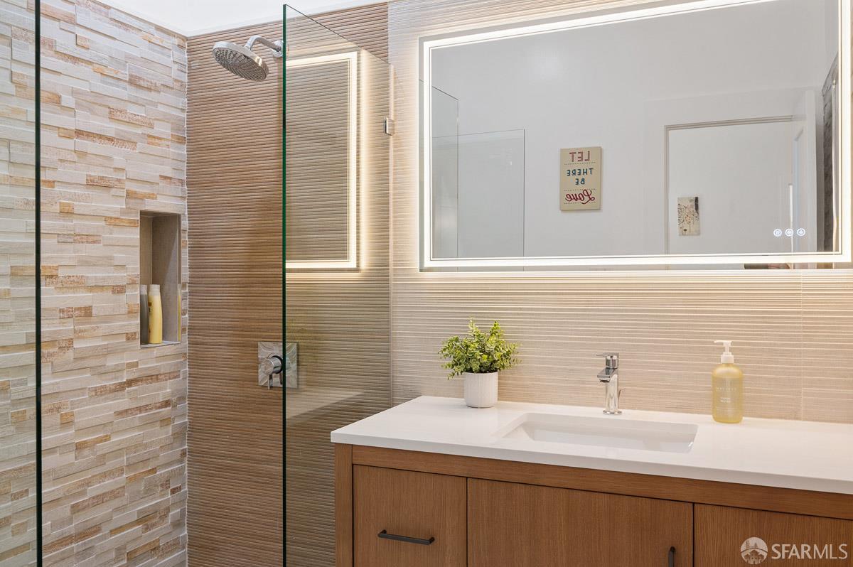 Photo #13: 426135538 Listing: Photo #13