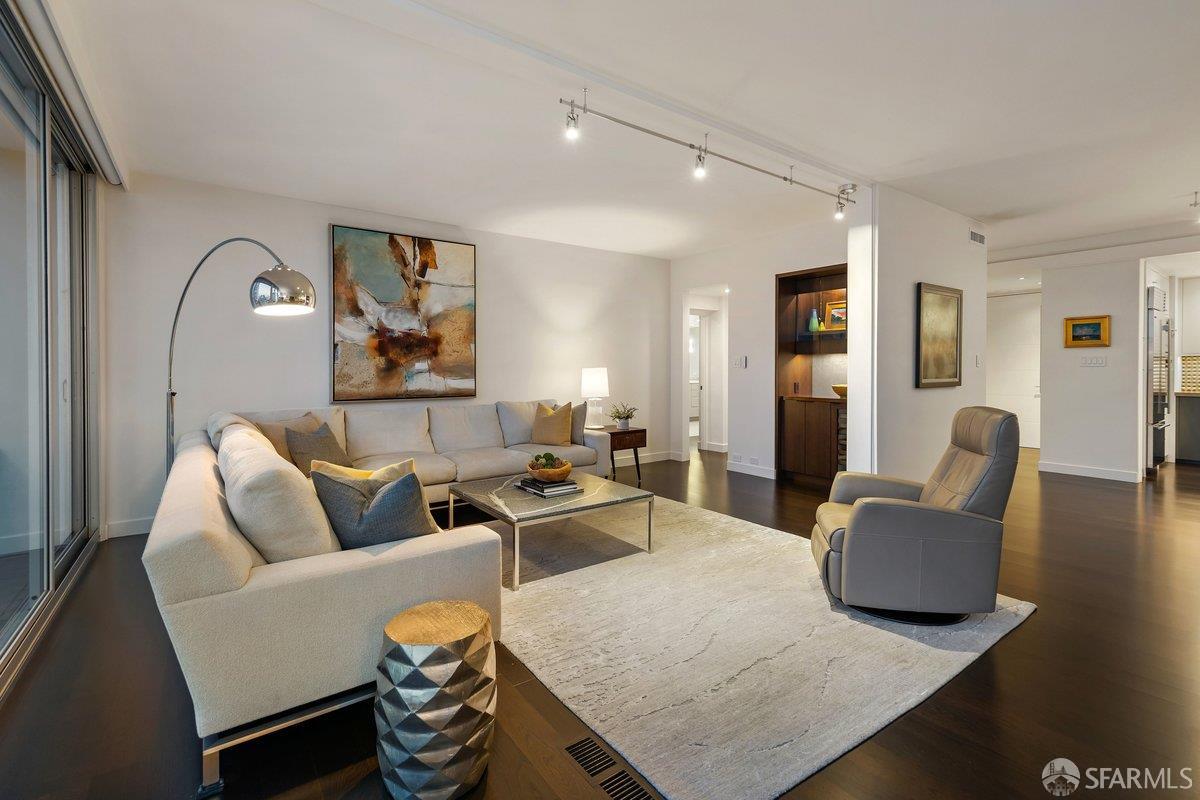 Photo #4: 426135520 Listing: Photo #4