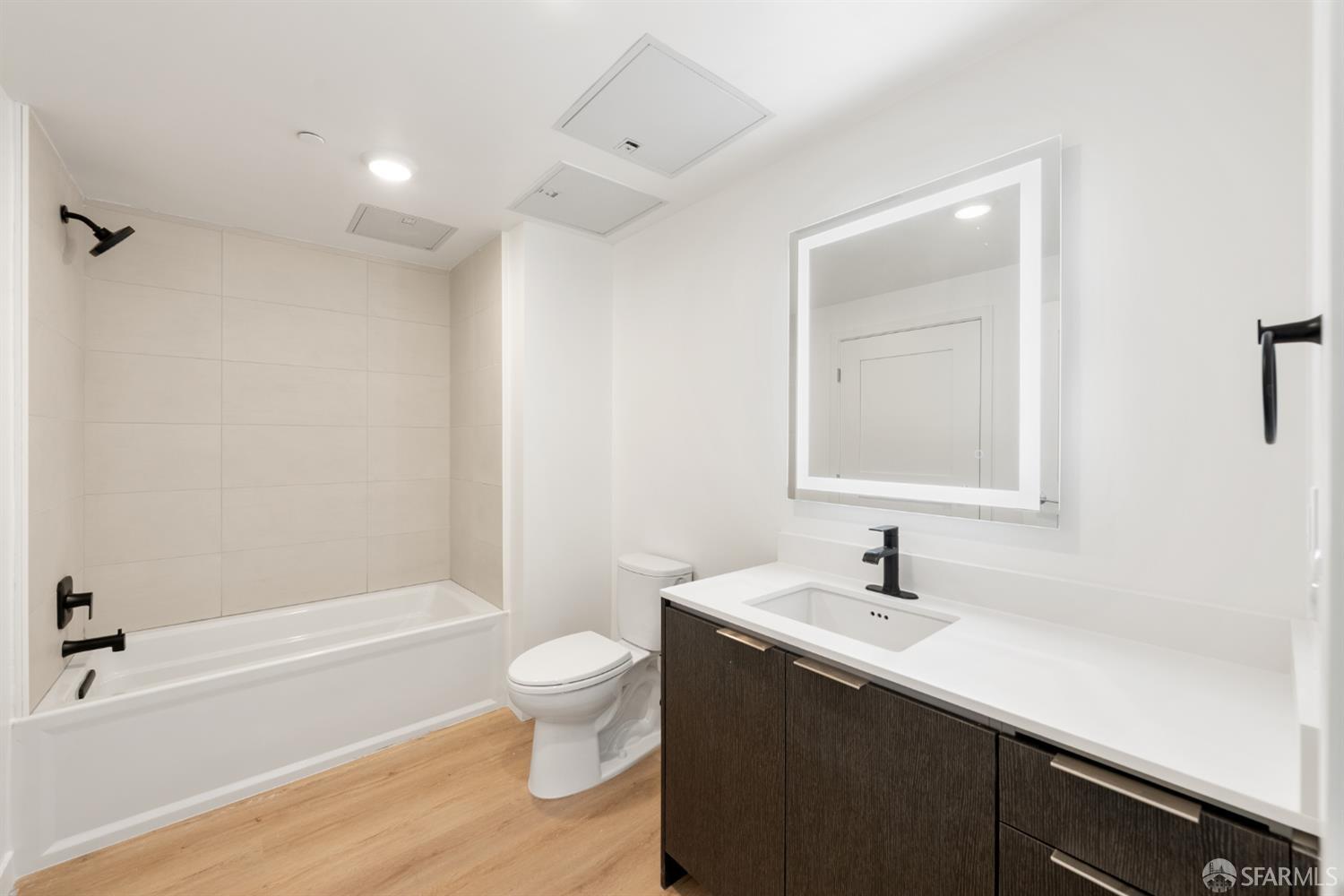 Photo #10: 426135547 Listing: Photo #10