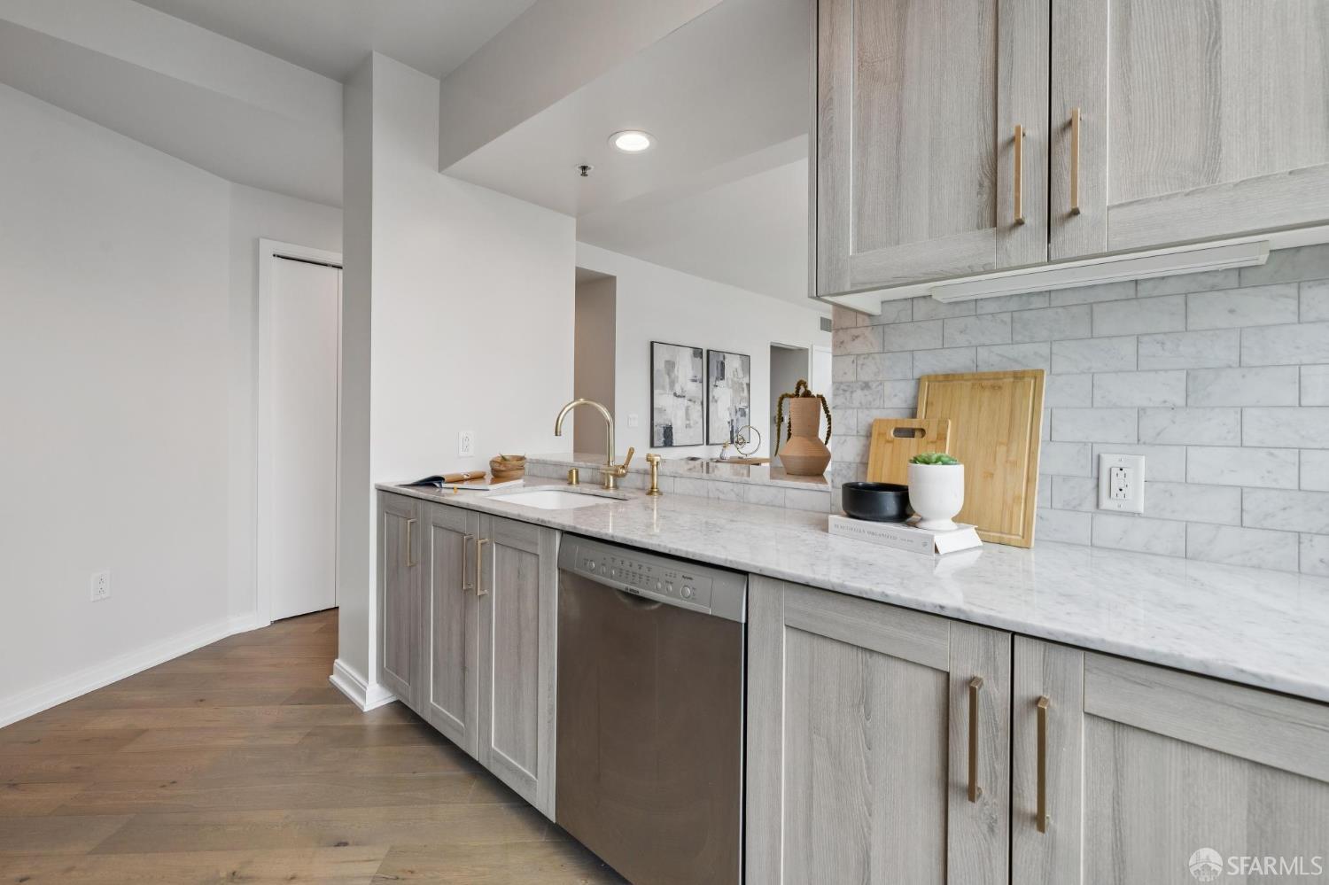 Photo #14: 426136351 Listing: Photo #14
