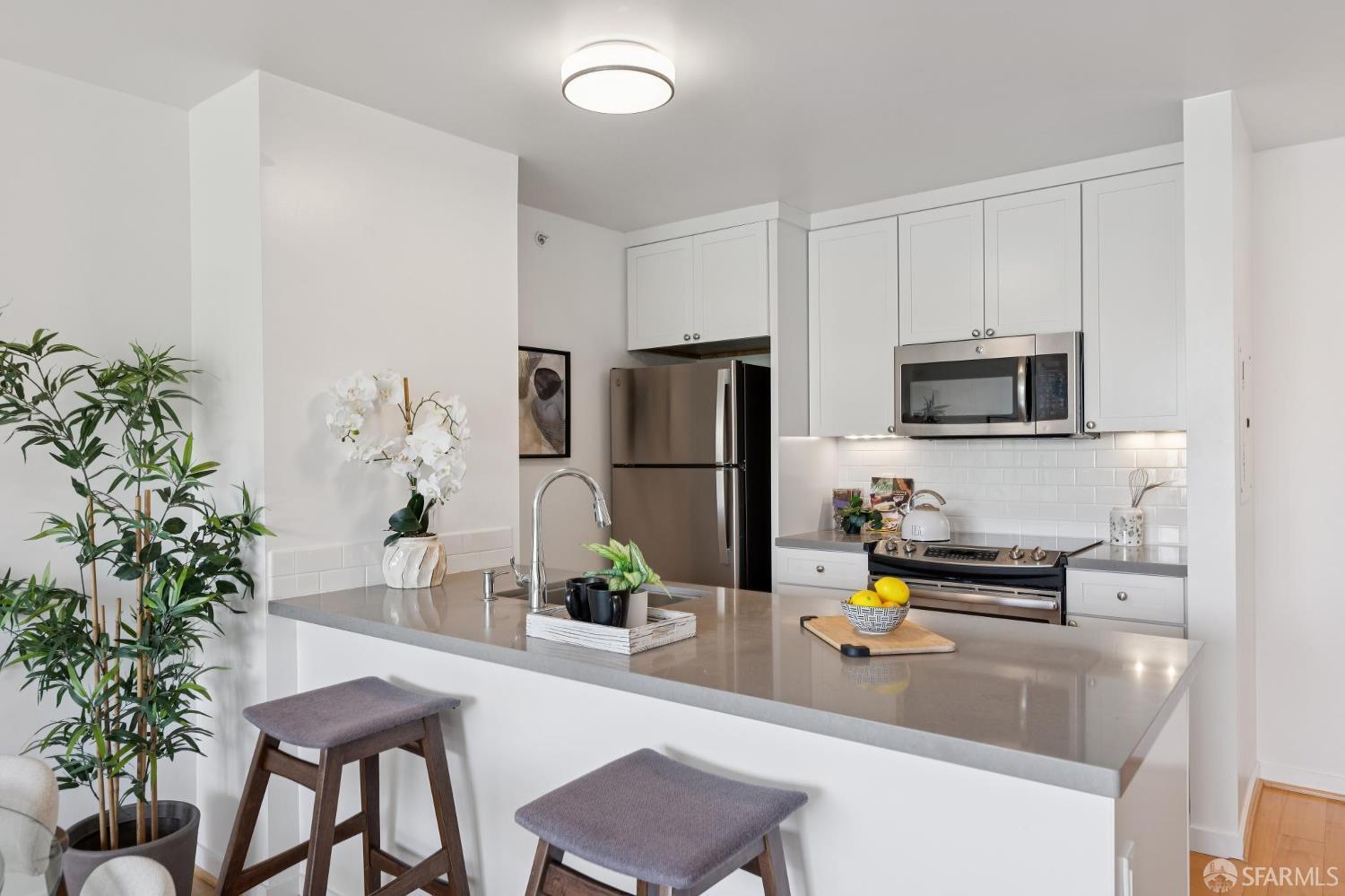 Photo #3: 426136212 Listing: Photo #3