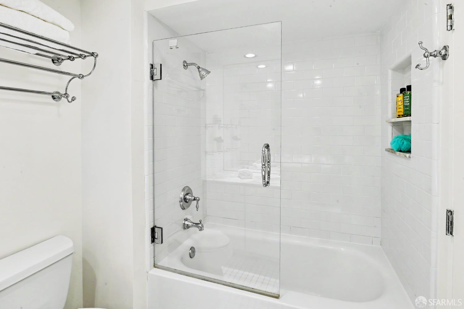 Photo #24: 426135725 Listing: Photo #24