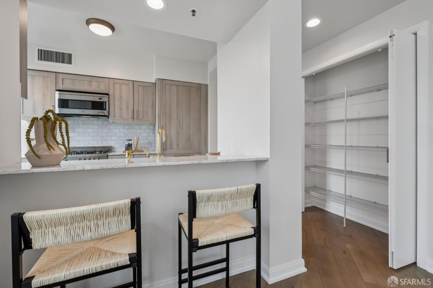 Photo #11: 426136351 Listing: Photo #11