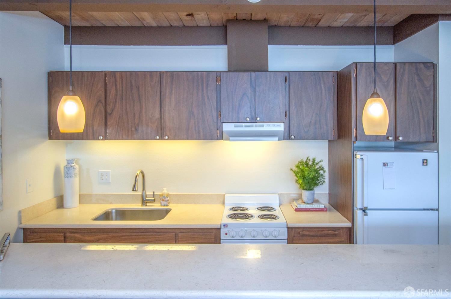 Photo #8: 426136605 Listing: Photo #8