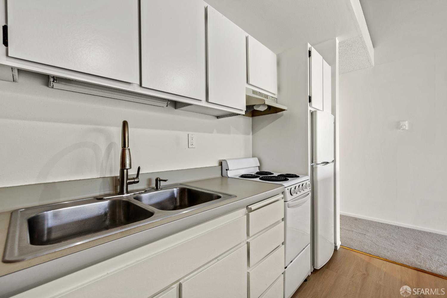 Photo #8: 426132806 Listing: Photo #8