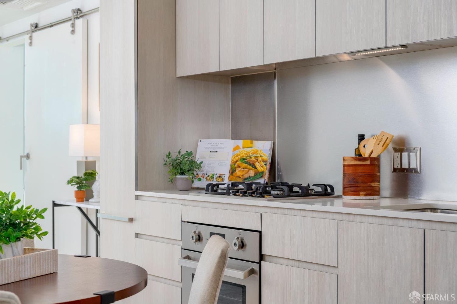 Photo #8: 426123839 Listing: Photo #8