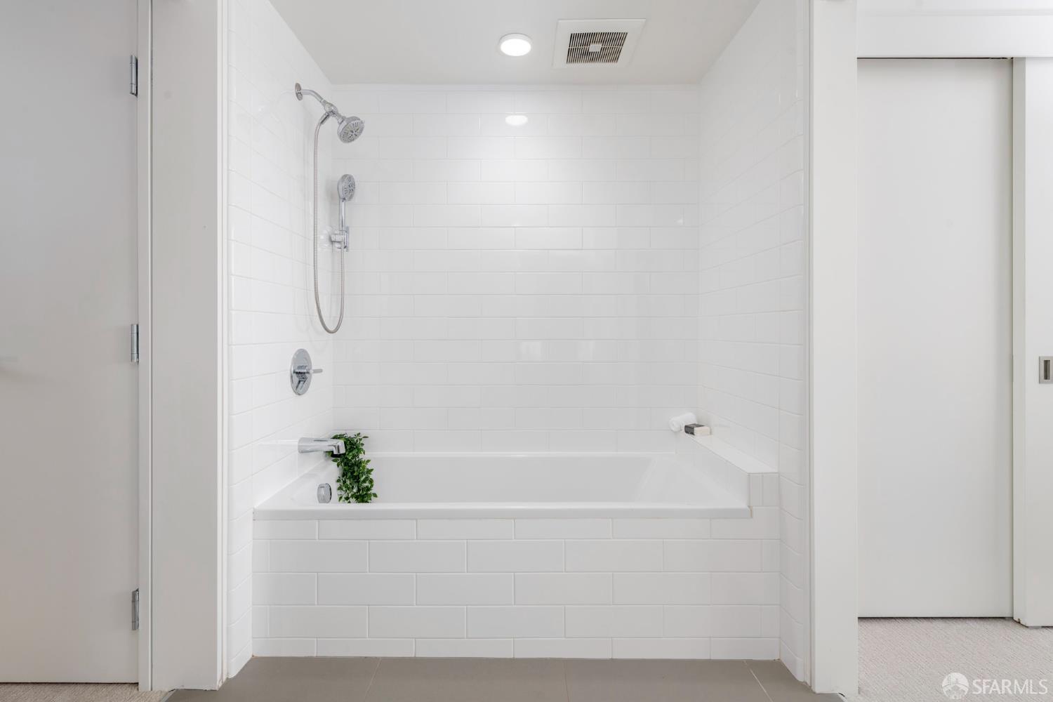 Photo #18: 426123839 Listing: Photo #18