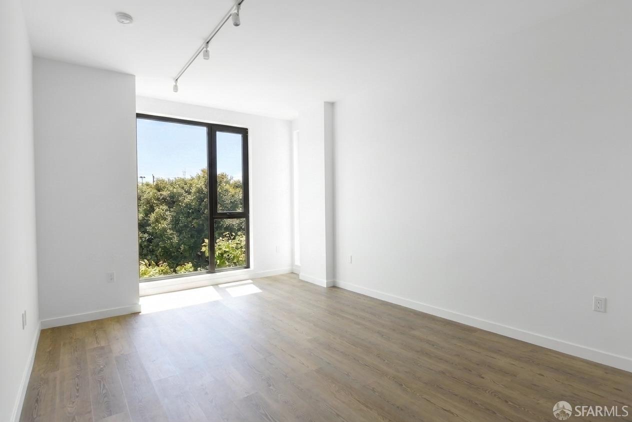 Photo #5: 426137285 Listing: Photo #5