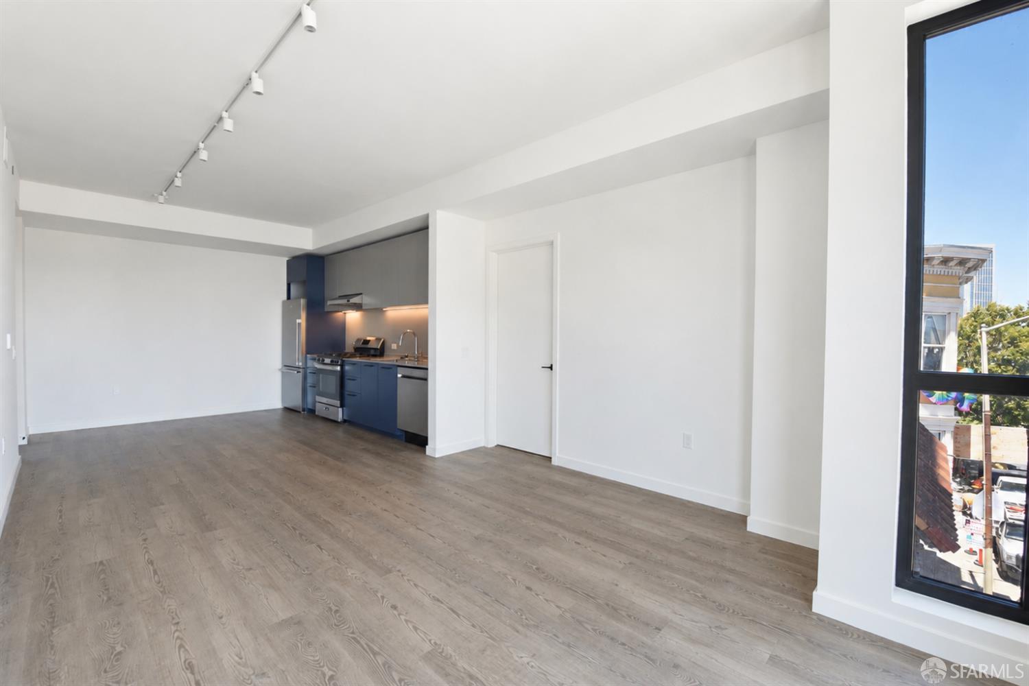 Photo #3: 426137351 Listing: Photo #3