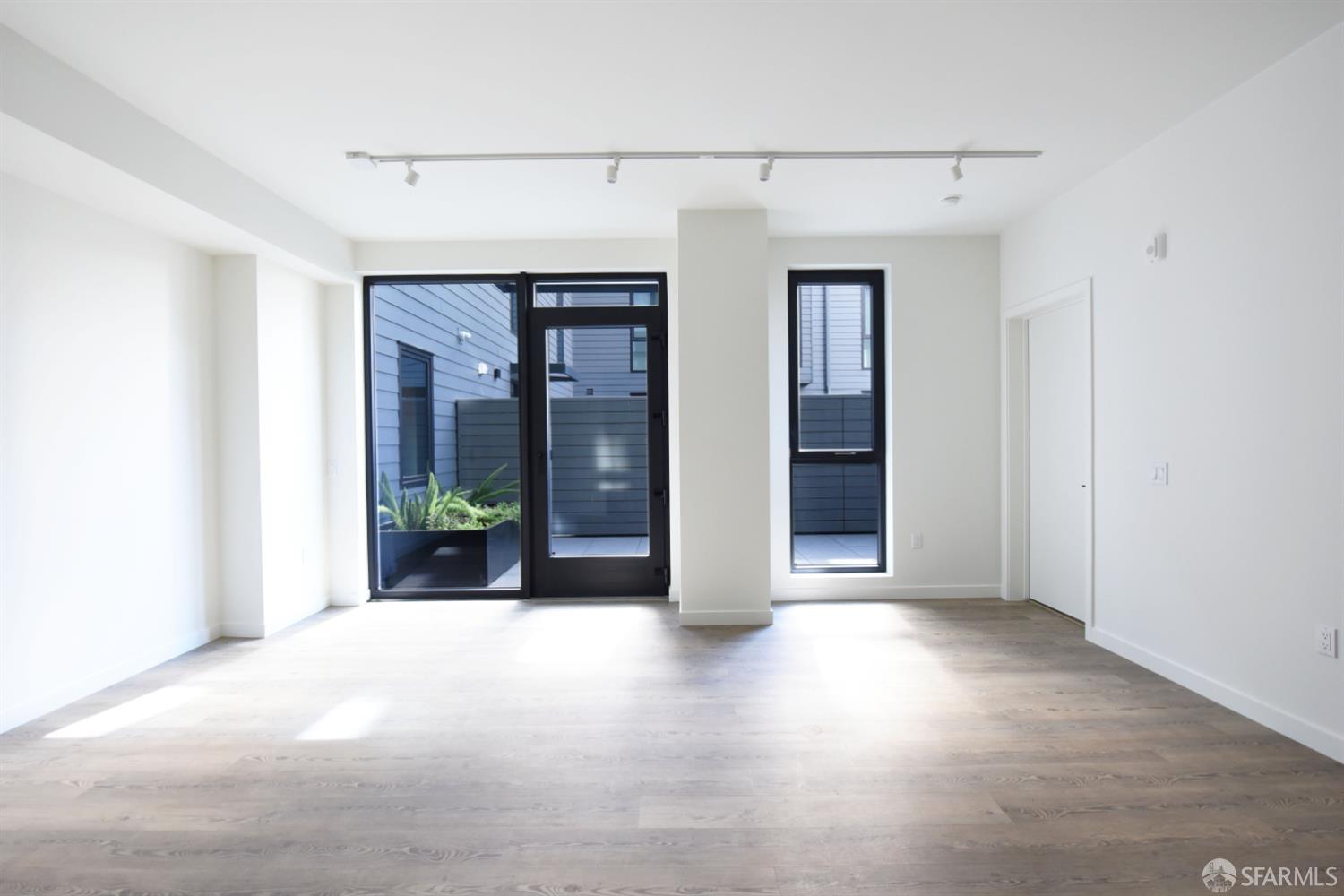 Photo #1: 426137326 Listing: Photo #1