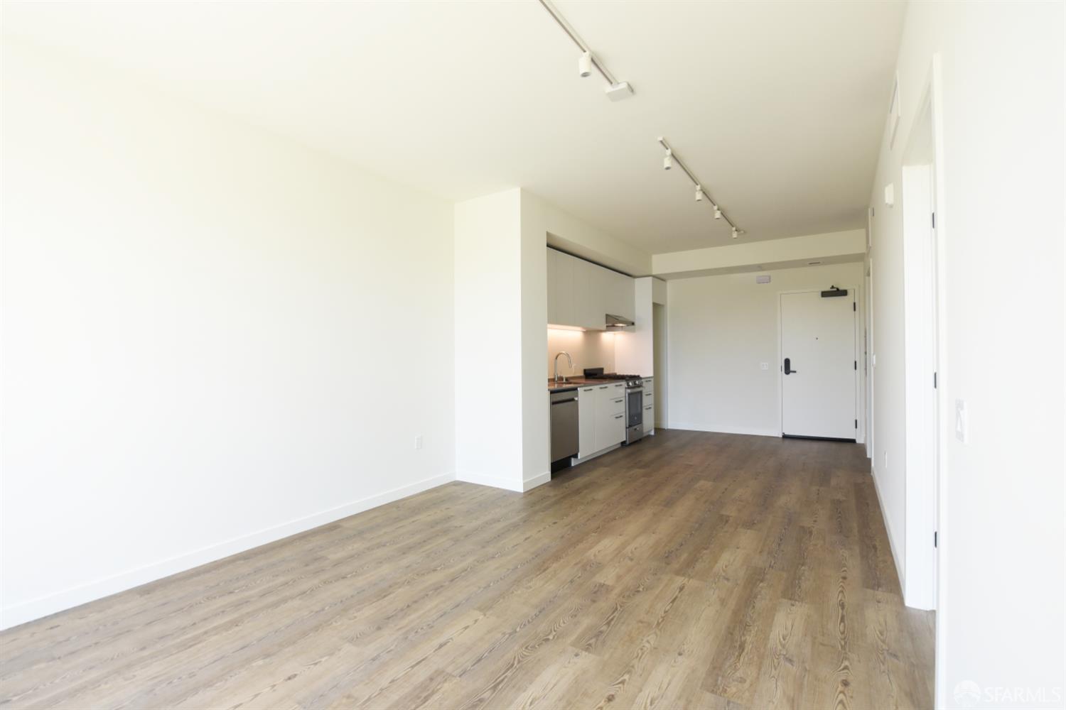 Photo #4: 426137285 Listing: Photo #4