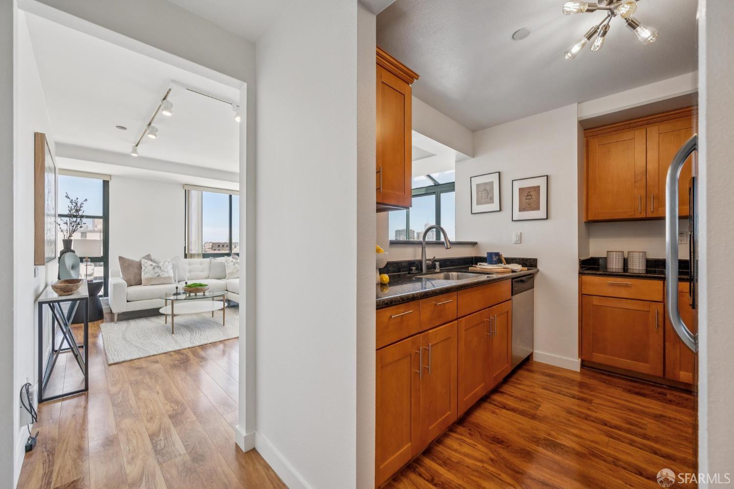 Photo #4: 426137378 Listing: Photo #4