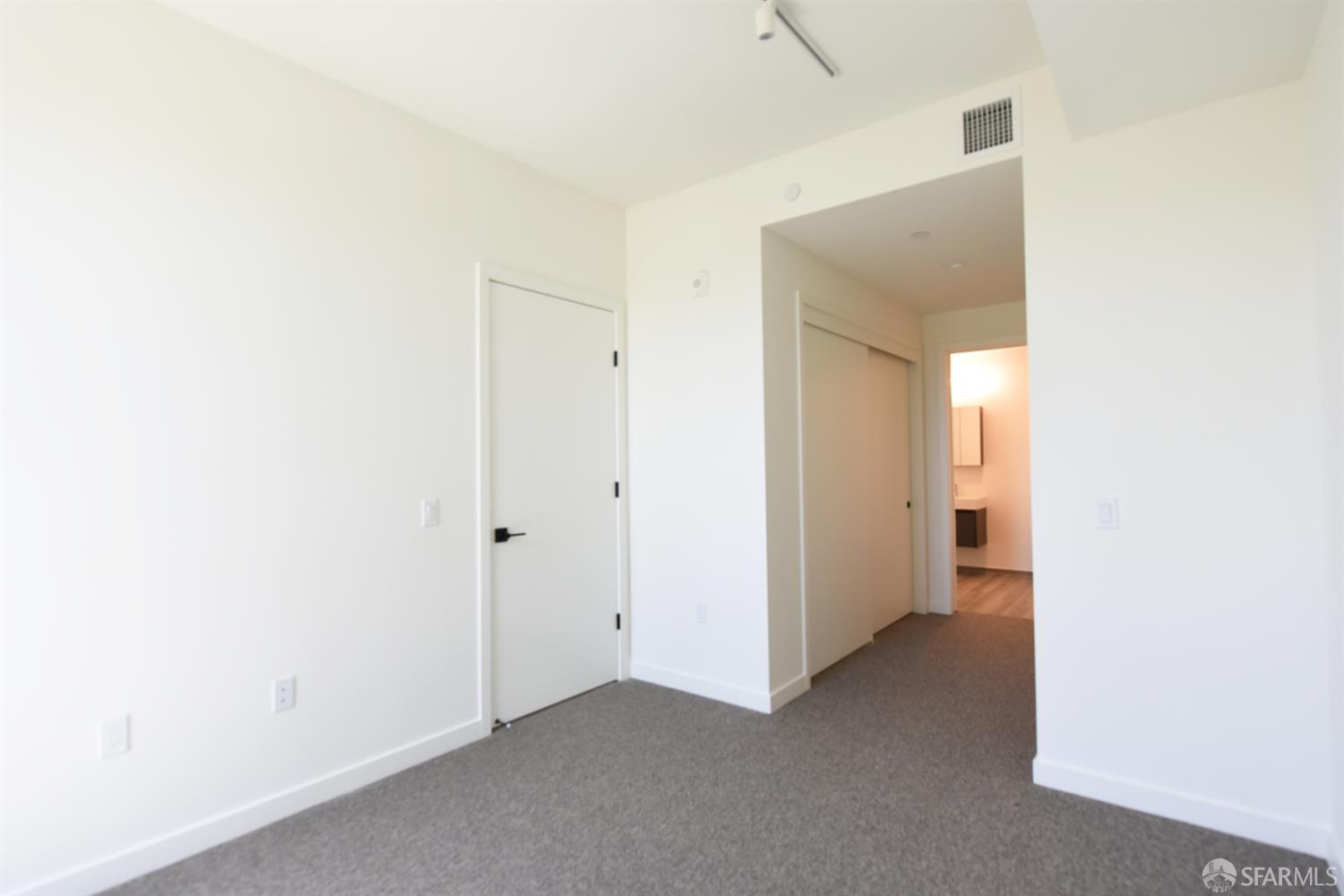 Photo #8: 426137285 Listing: Photo #8
