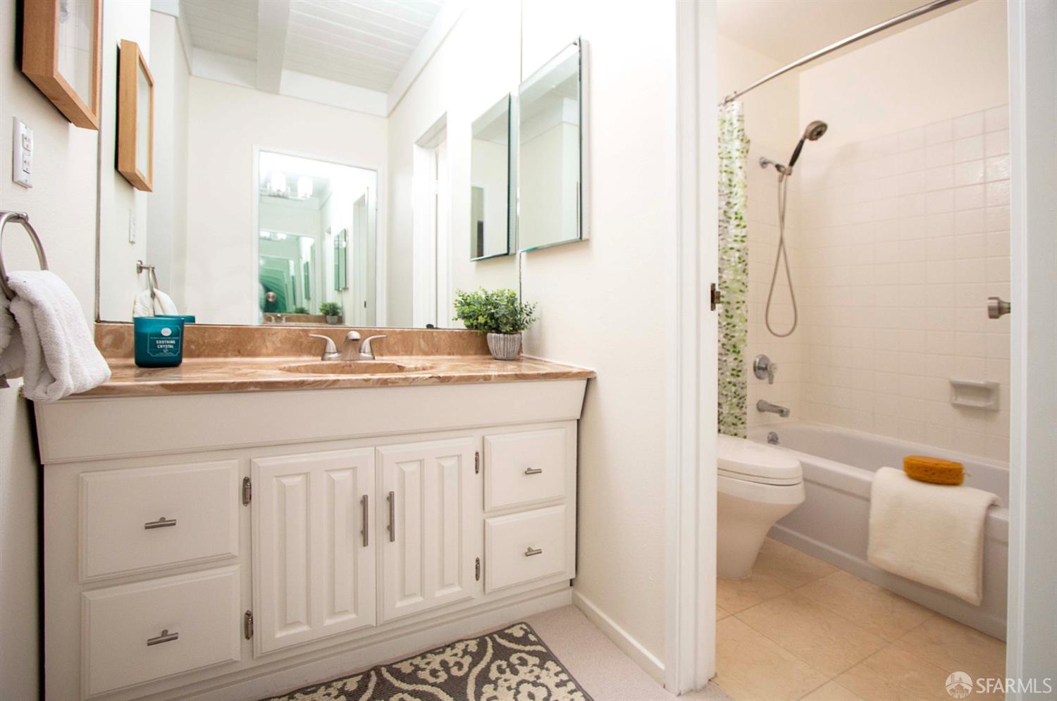 Photo #11: 426137049 Listing: Photo #11