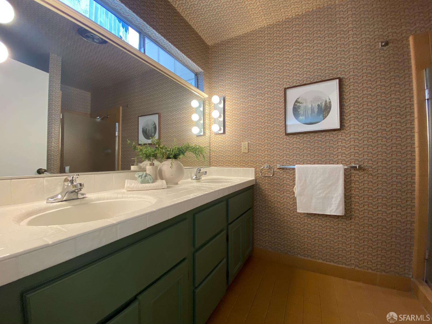 Photo #18: 426135552 Listing: Photo #18