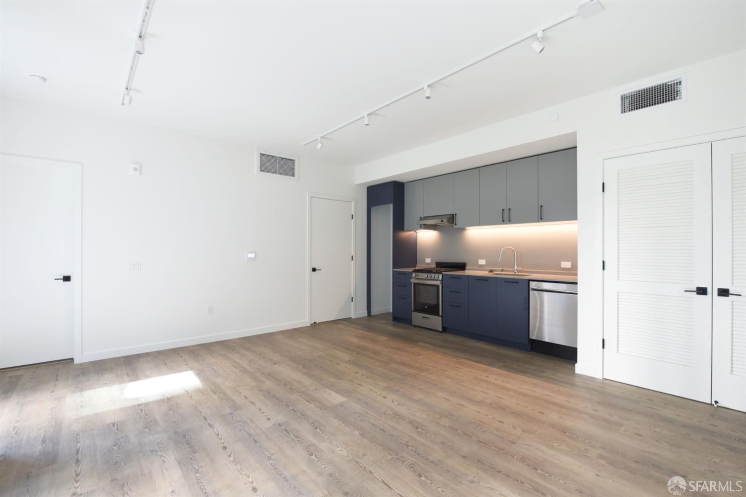 Photo #3: 426137326 Listing: Photo #3