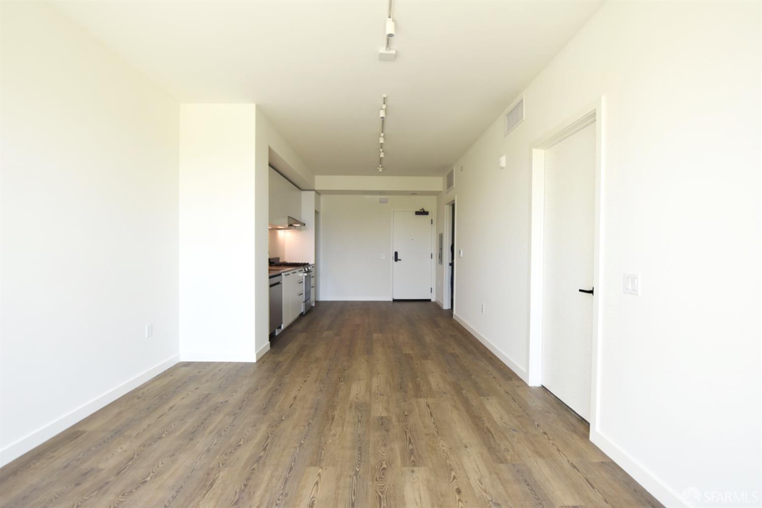 Photo #3: 426137285 Listing: Photo #3