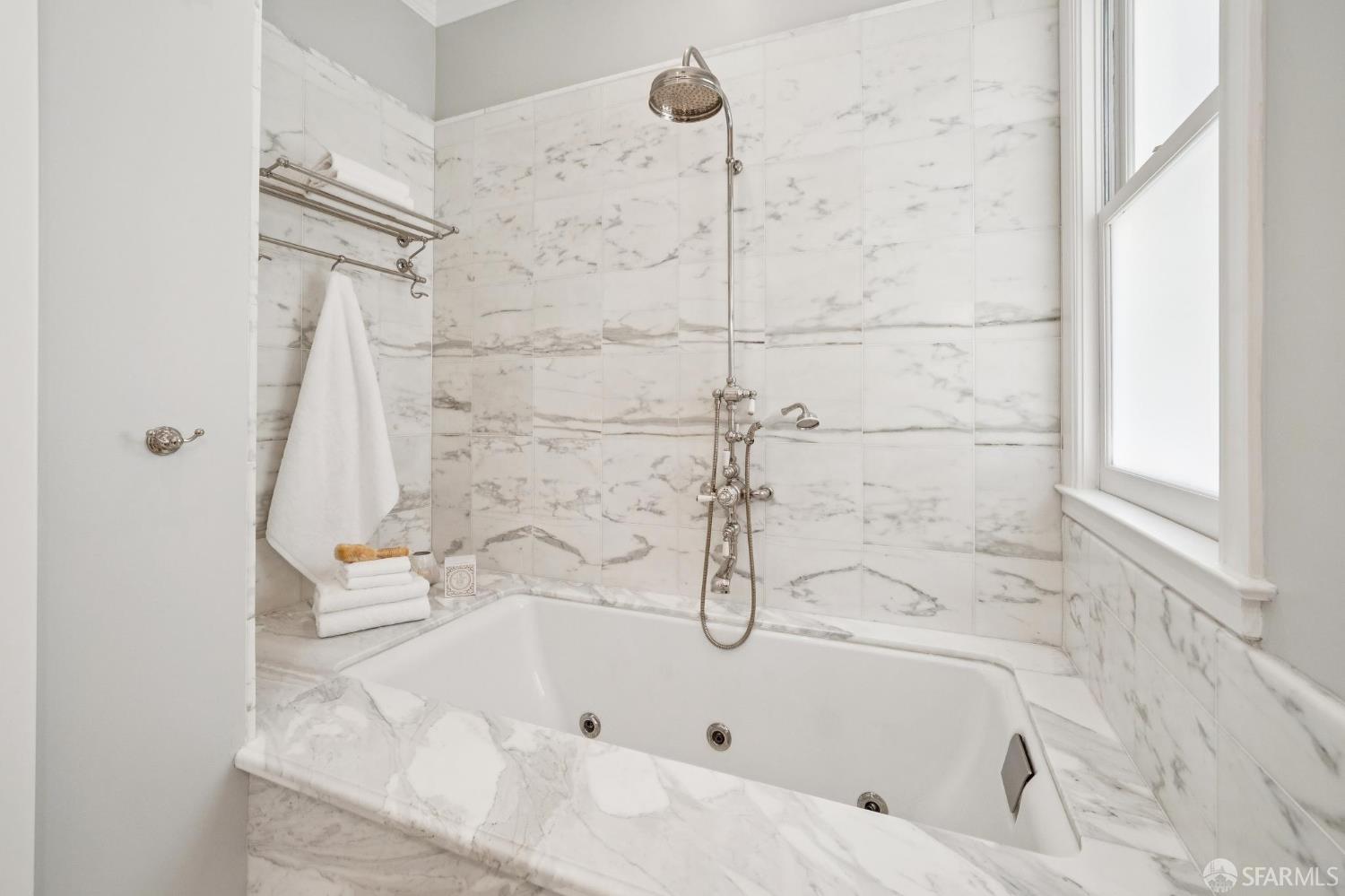 Photo #18: 426135658 Listing: Photo #18