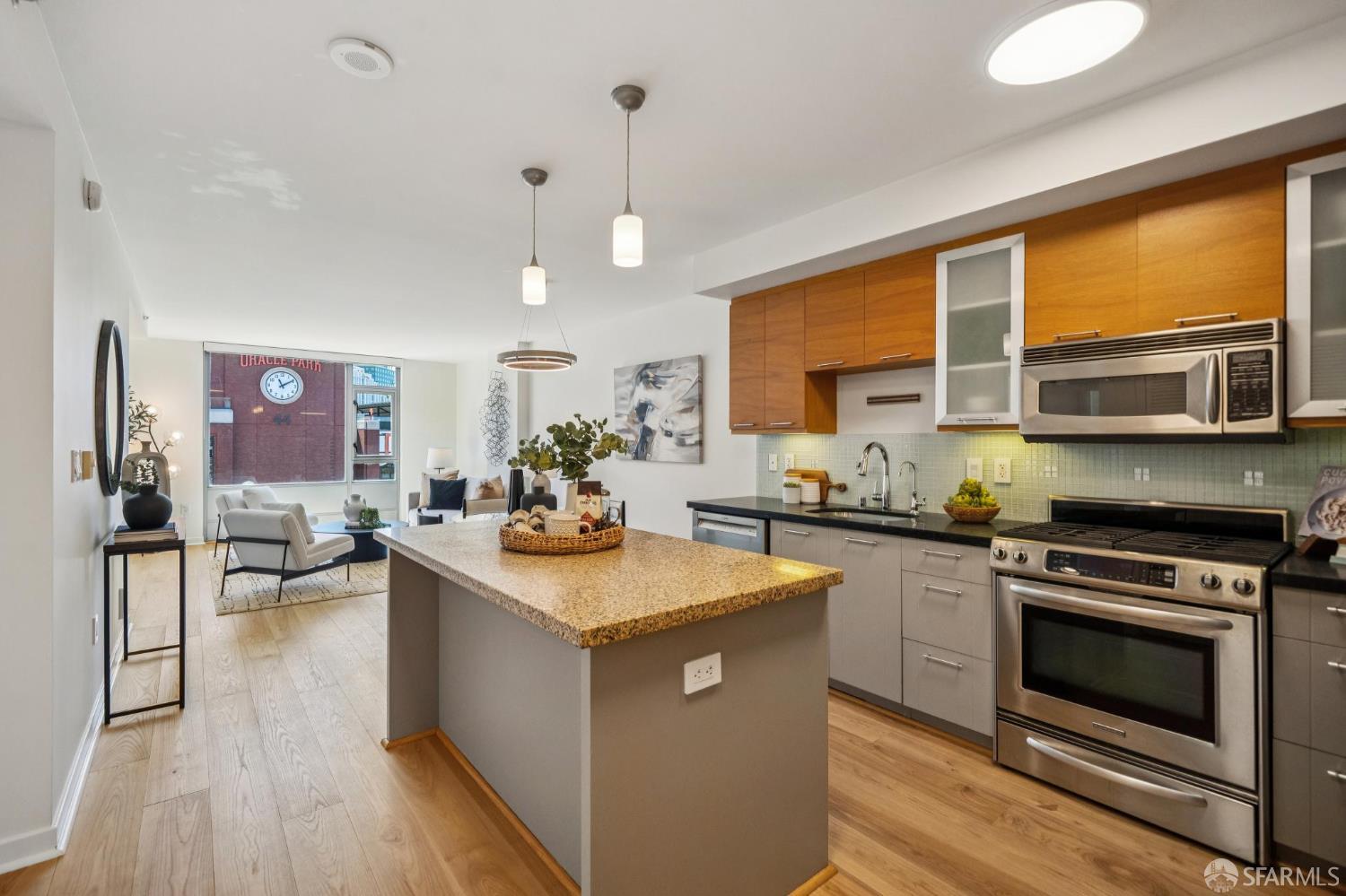Photo #3: 426138337 Listing: Photo #3