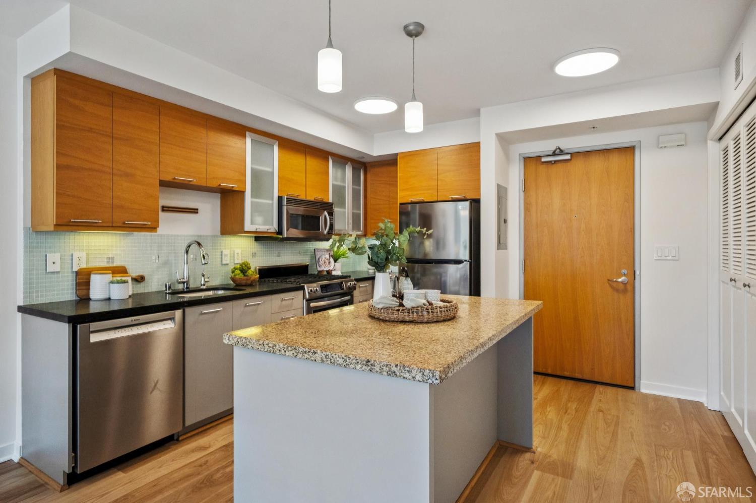 Photo #15: 426138337 Listing: Photo #15