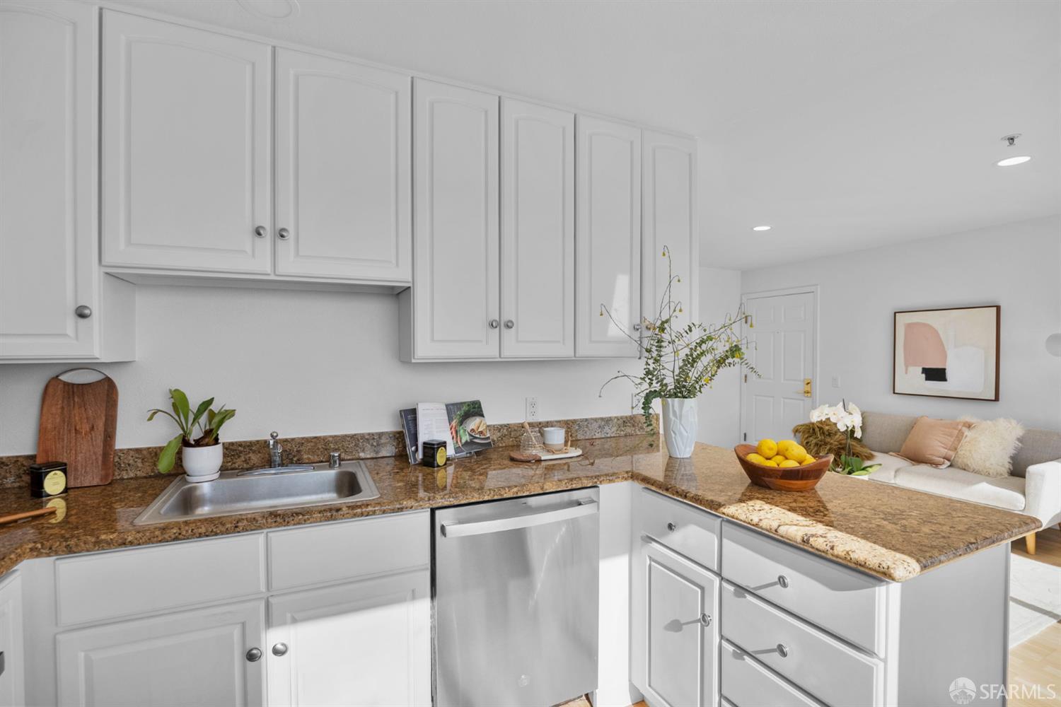 Photo #8: 426137131 Listing: Photo #8