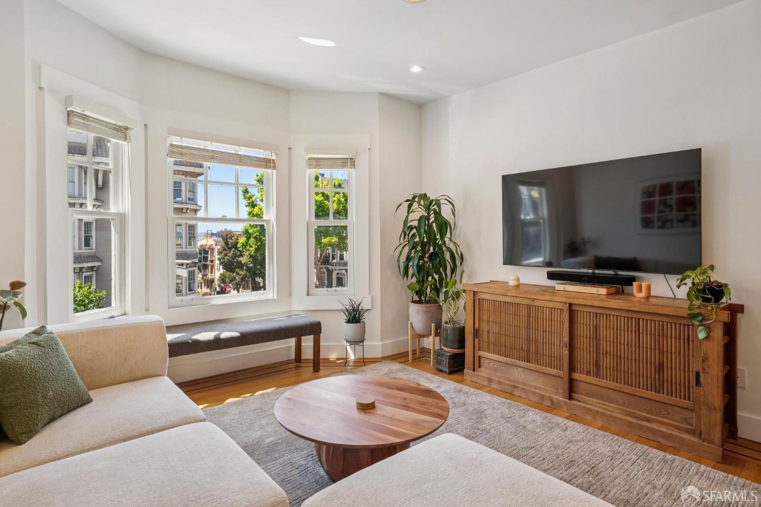 Photo #3: 426138546 Listing: Photo #3