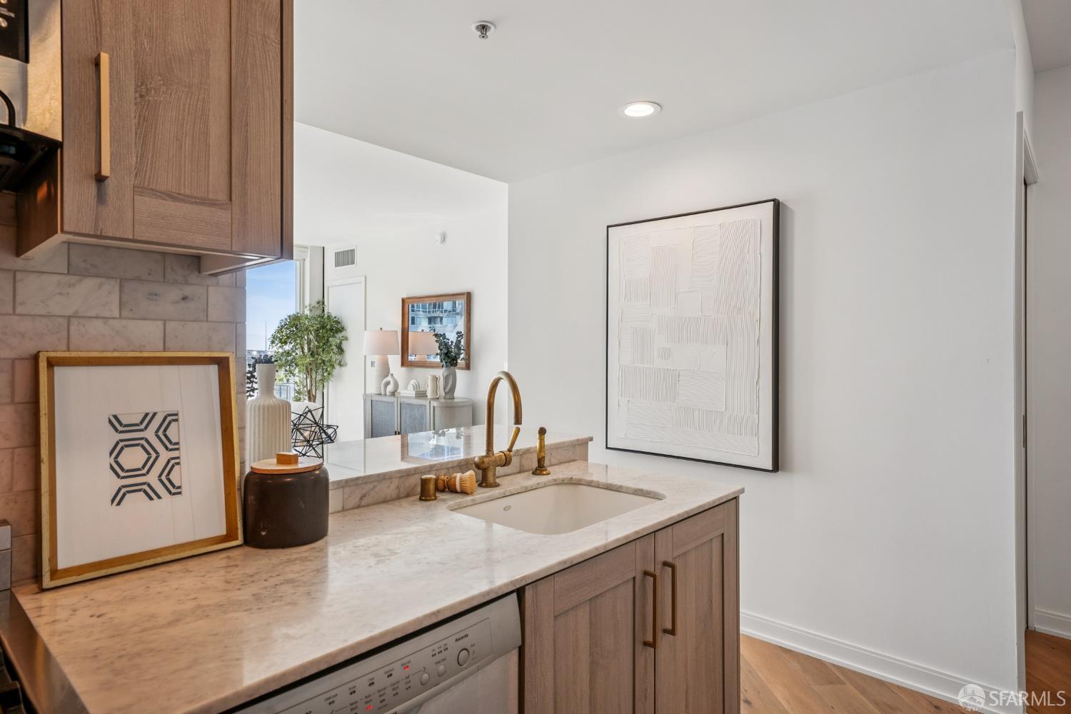 Photo #11: 426121583 Listing: Photo #11