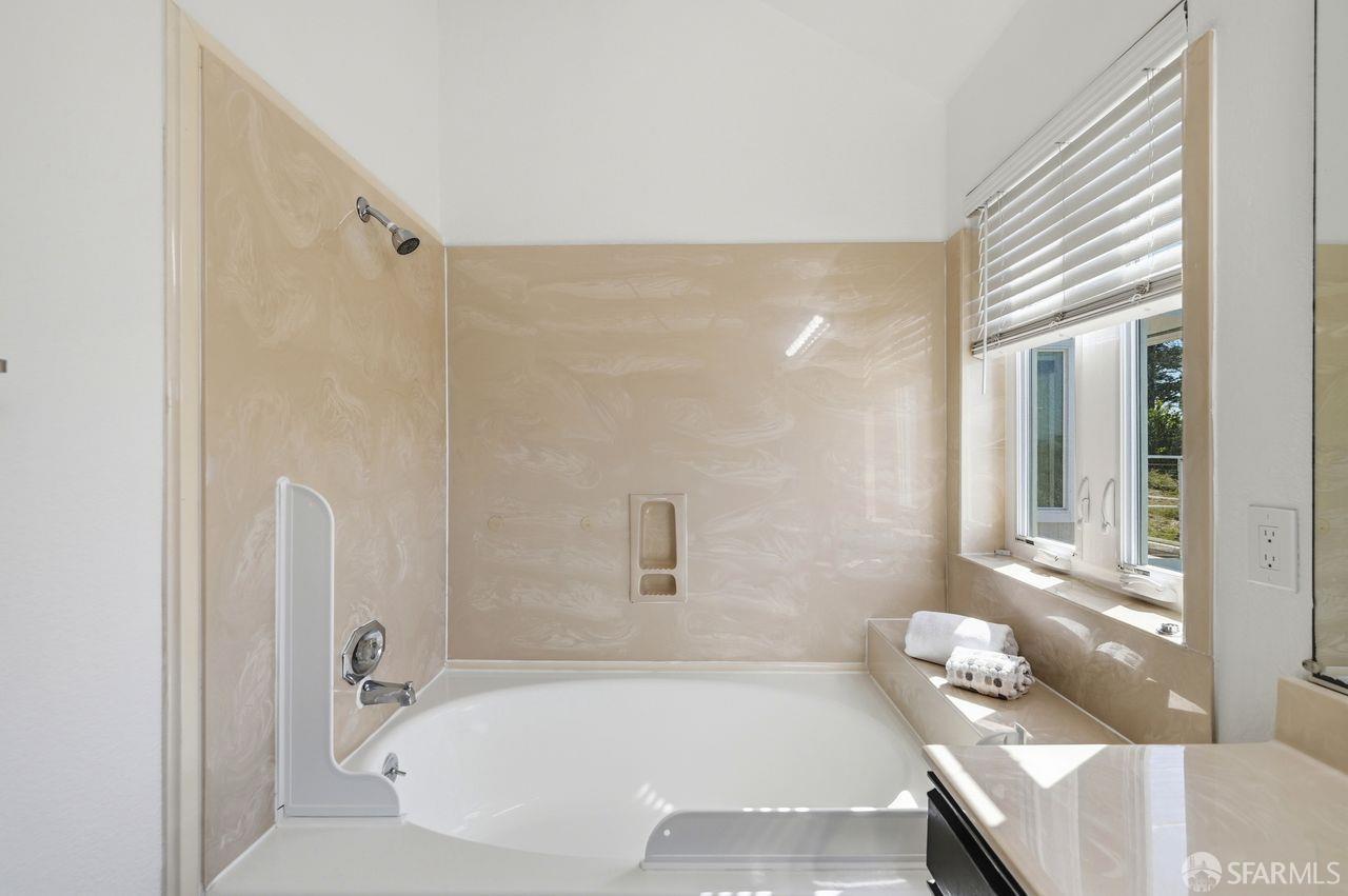 Photo #31: 426117703 Listing: Photo #31