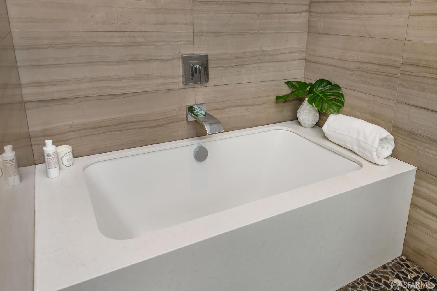 Photo #17: 426138955 Listing: Photo #17
