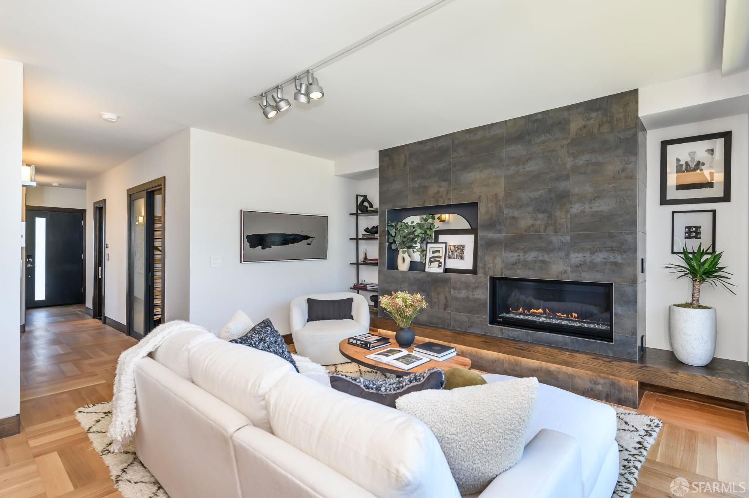 Photo #3: 426138955 Listing: Photo #3