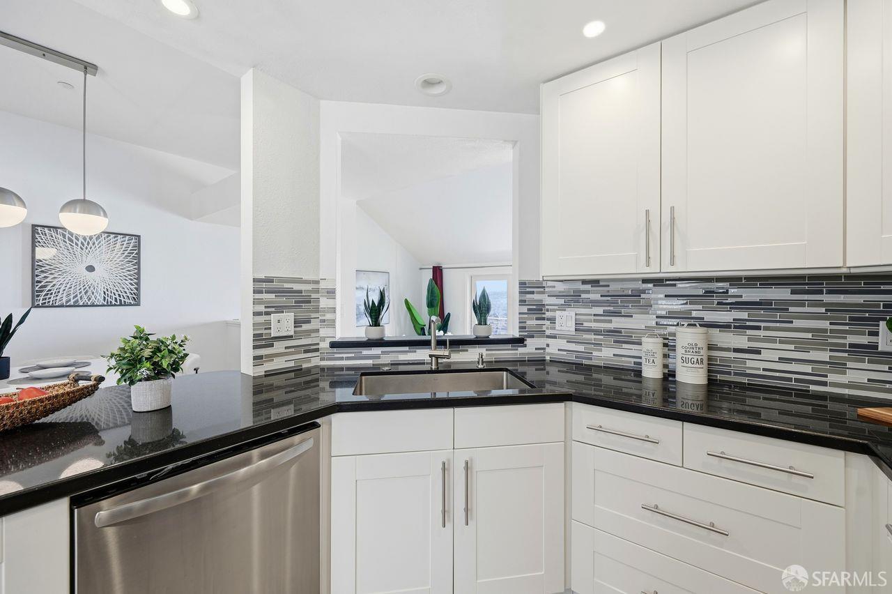 Photo #15: 426117703 Listing: Photo #15