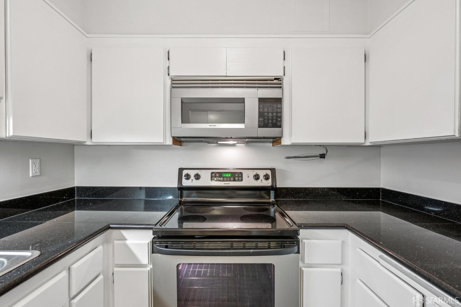 Photo #6: 426139086 Listing: Photo #6