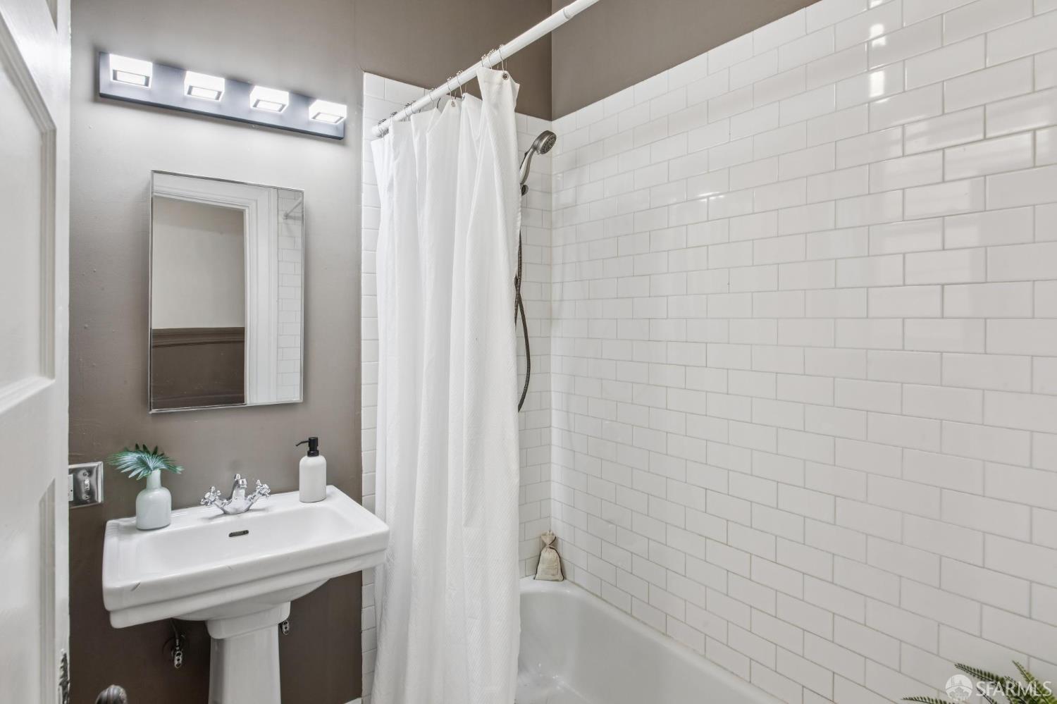 Photo #30: 426138277 Listing: Photo #30