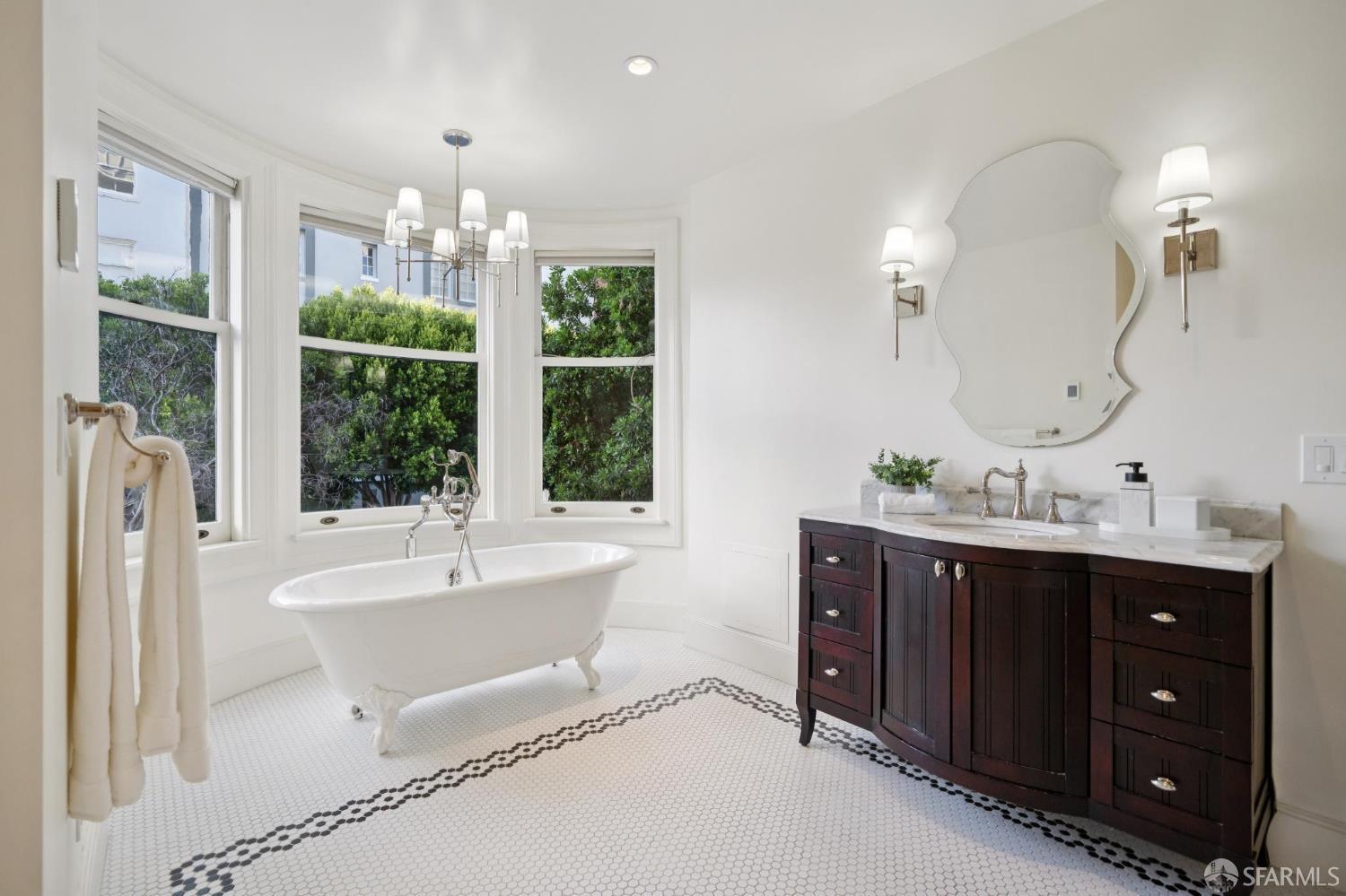 Photo #6: 426138953 Listing: Photo #6