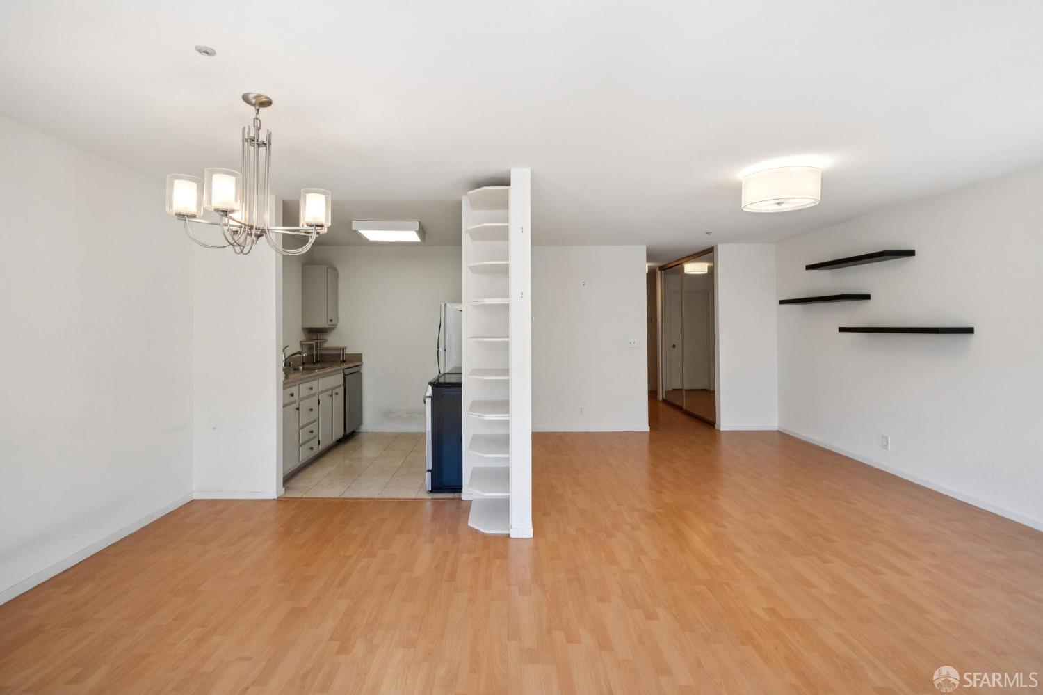 Photo #4: 426138578 Listing: Photo #4