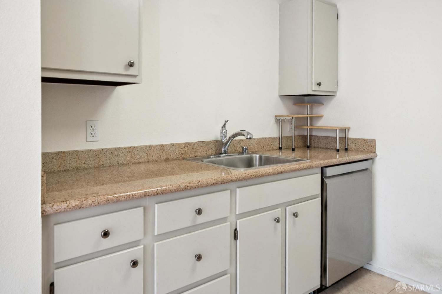 Photo #7: 426138578 Listing: Photo #7