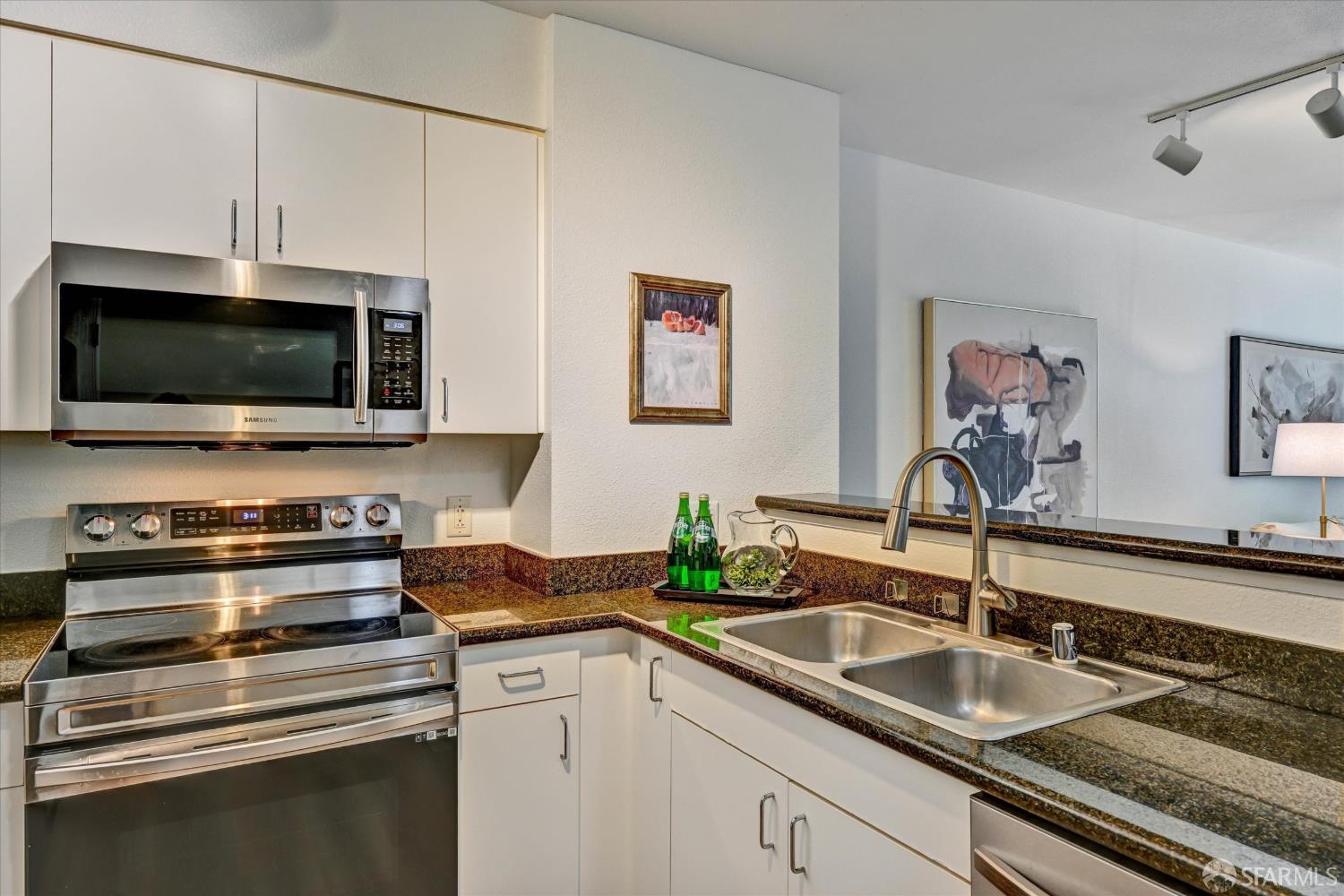Photo #7: 426128752 Listing: Photo #7