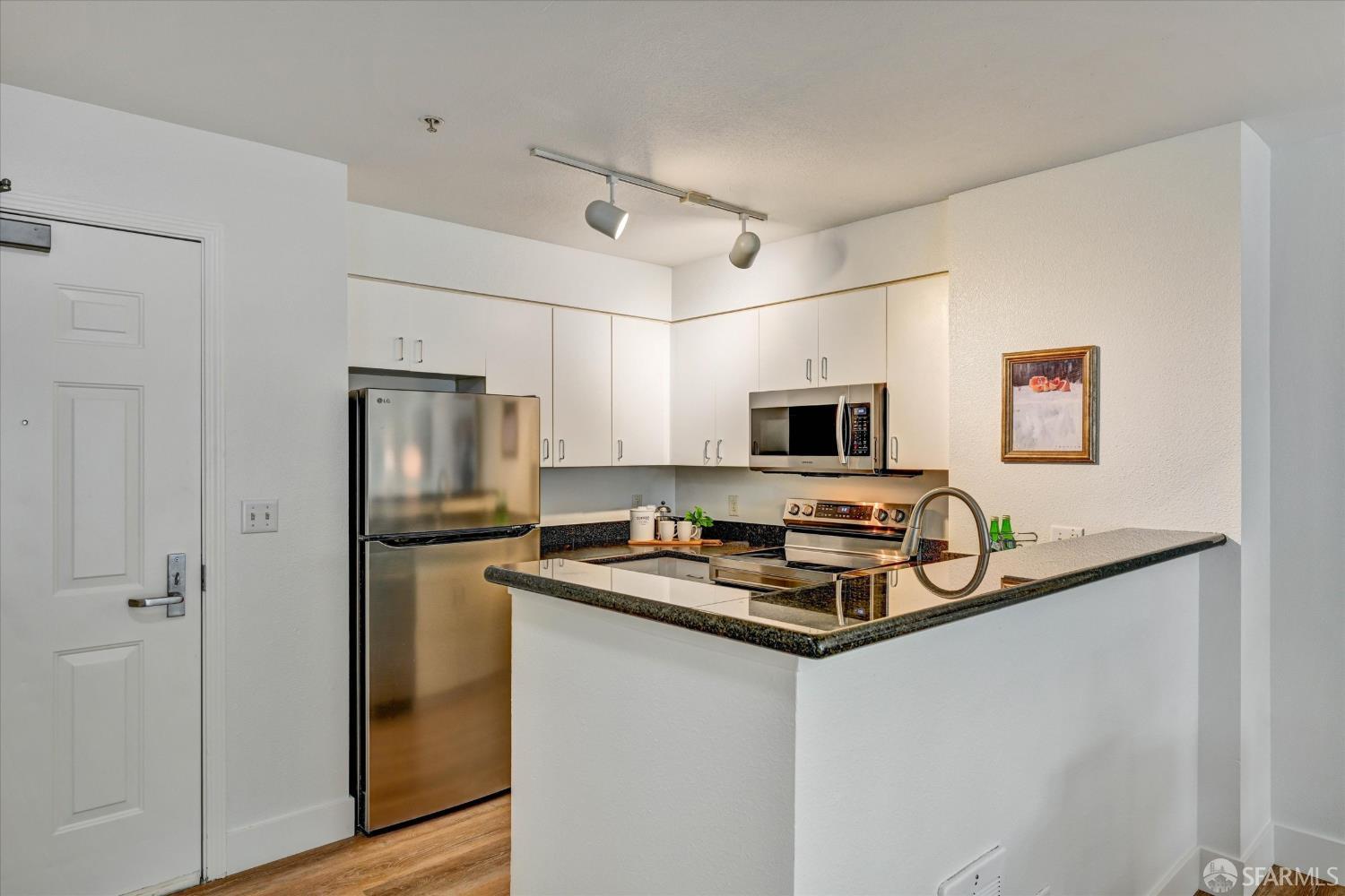 Photo #9: 426128752 Listing: Photo #9