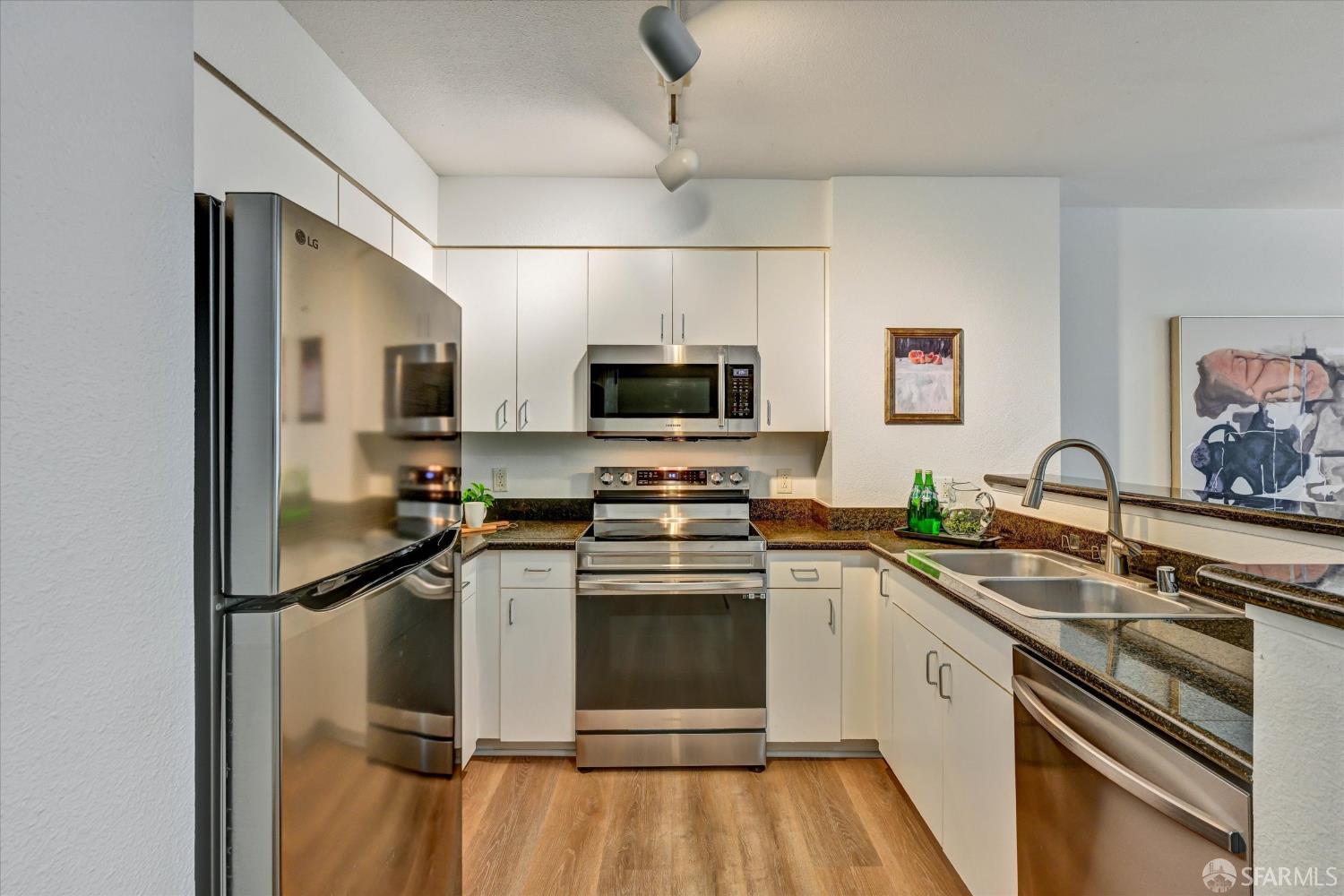 Photo #6: 426128752 Listing: Photo #6