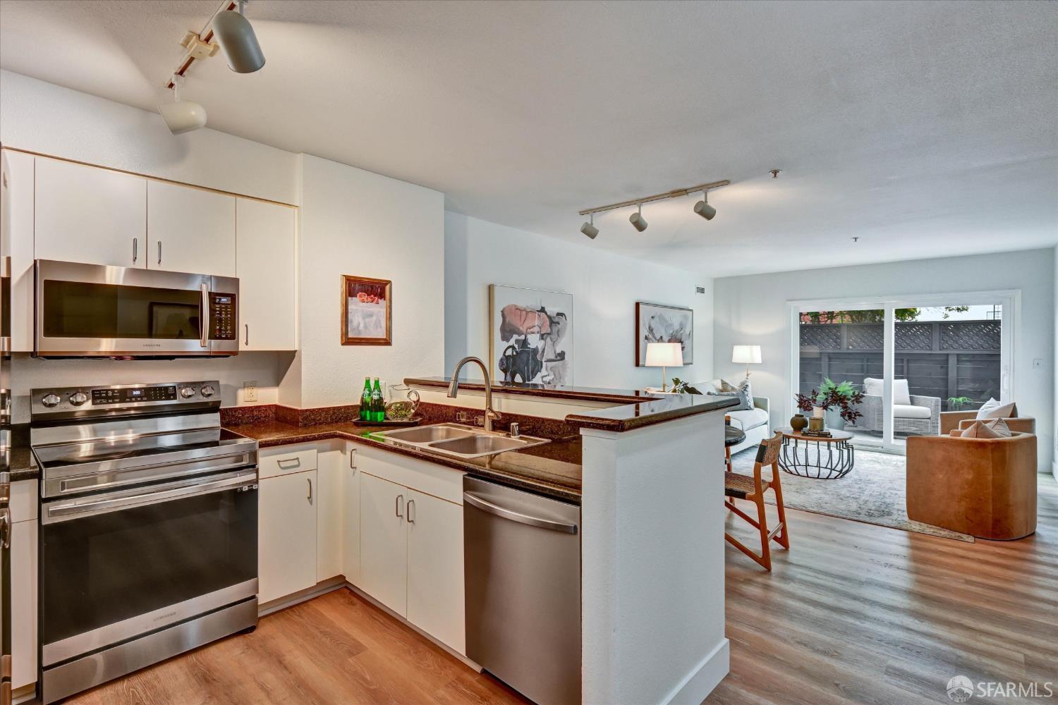Photo #5: 426128752 Listing: Photo #5