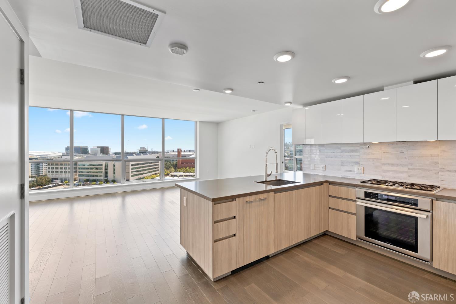 718 Long Bridge Street # 1400
